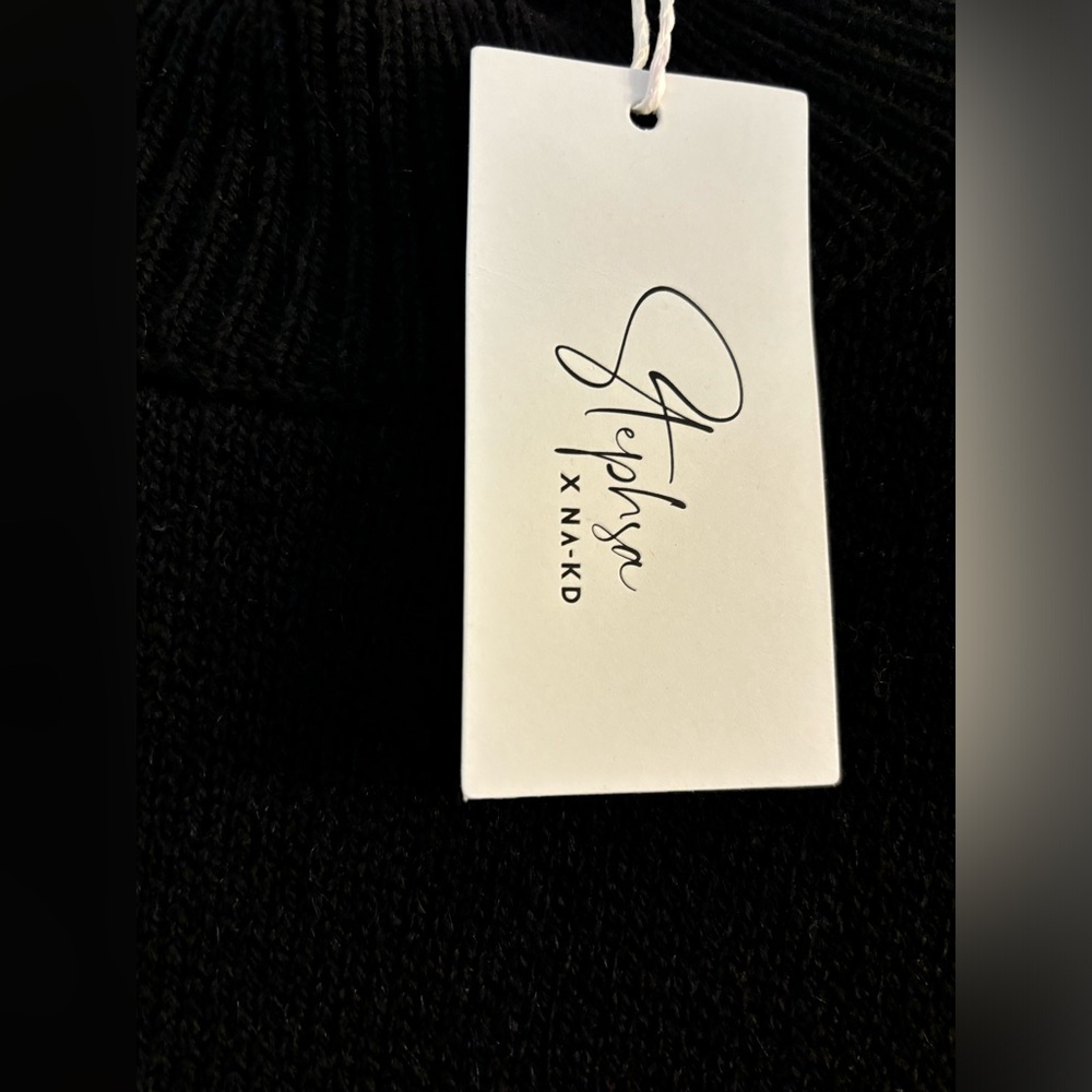 Mock neck sweater dress 🖤 - Picture 6 of 7